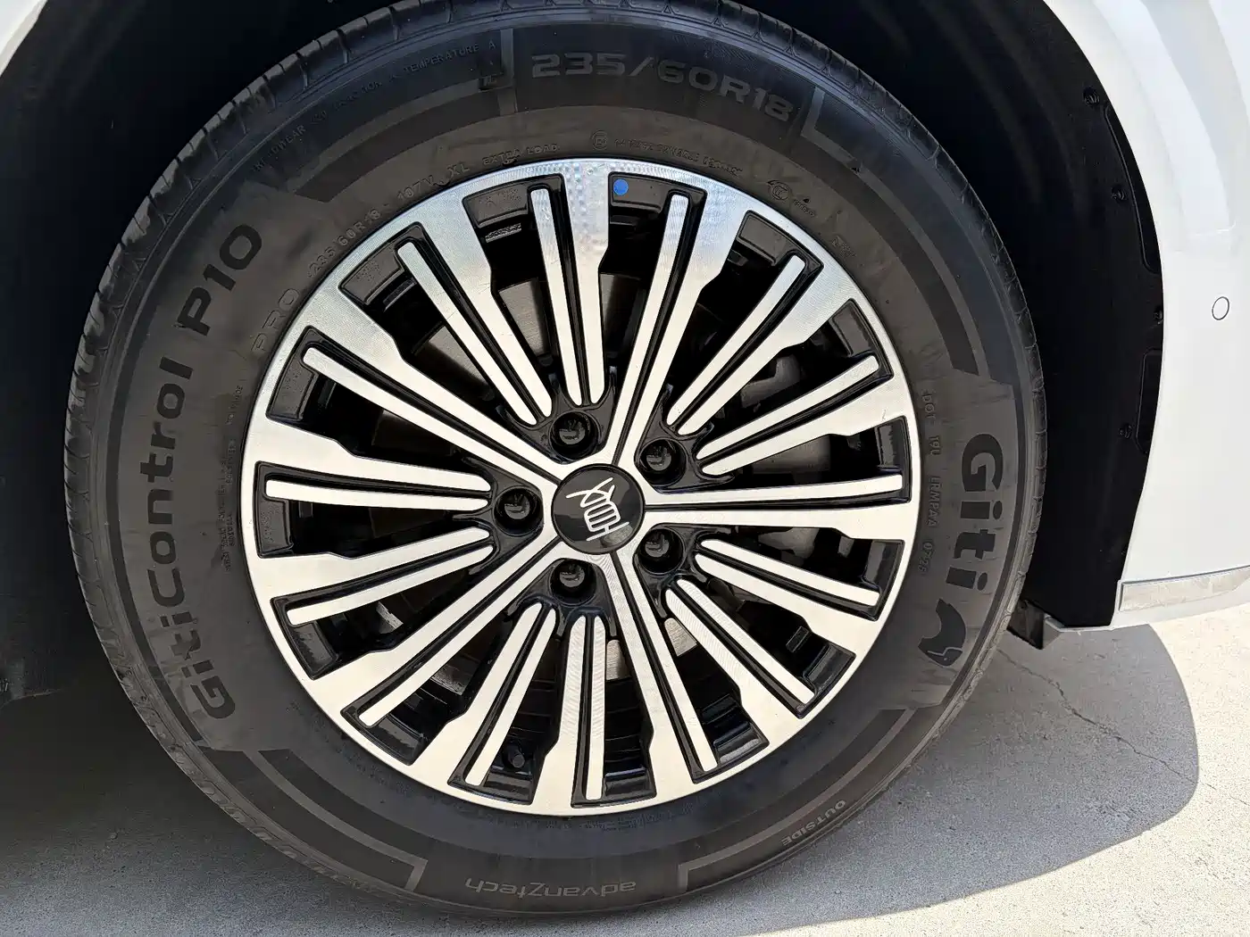 BYD Xia 2025 DM-i 1.5T 100km Leading Edition фото 16