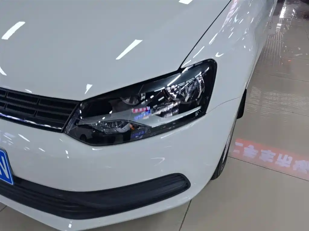 Volkswagen Polo 2016 1.4L Automatic Trend фото 24