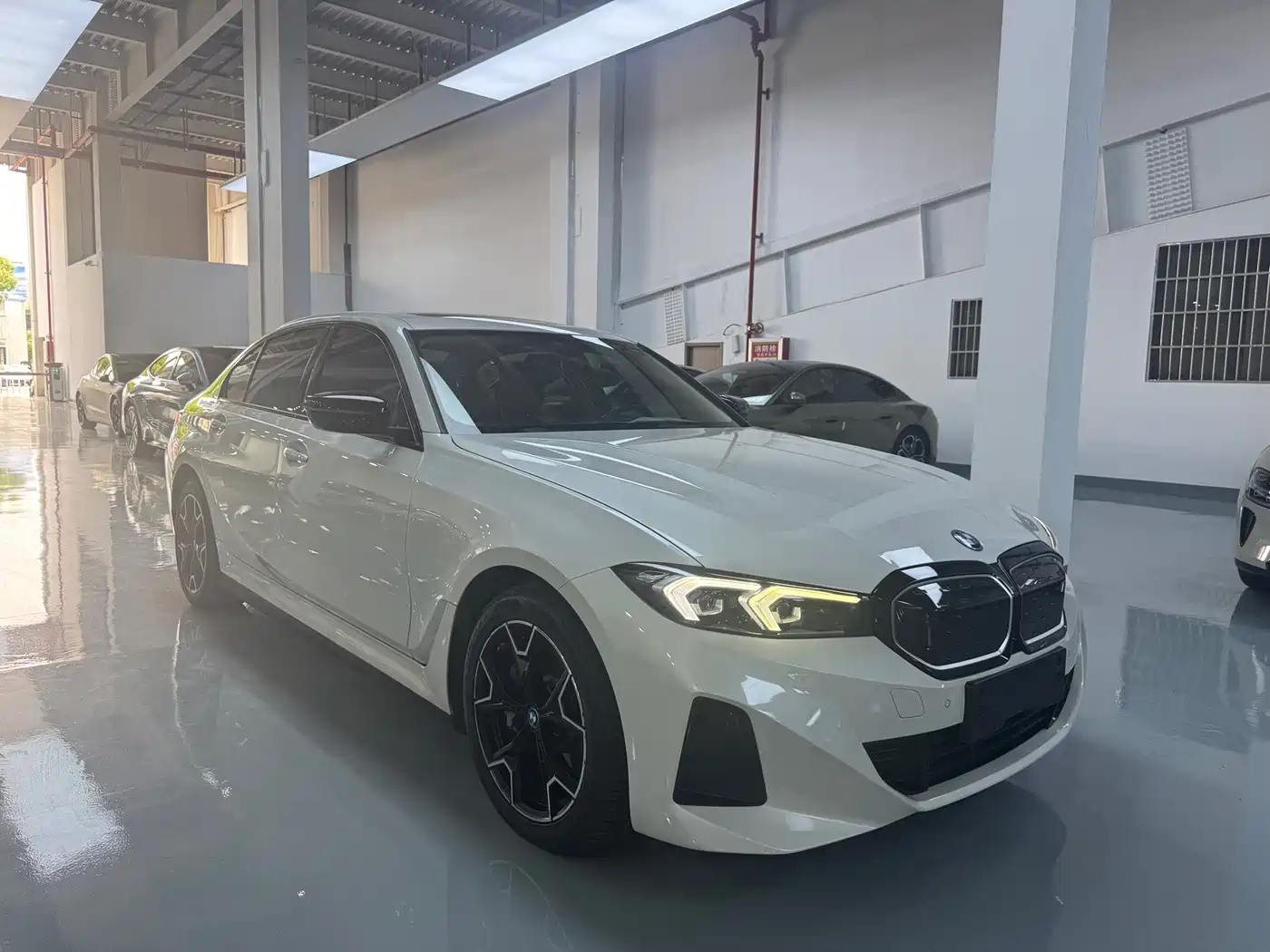 BMW i3 2023 eDrive 40 L Shadowline Package фото 3