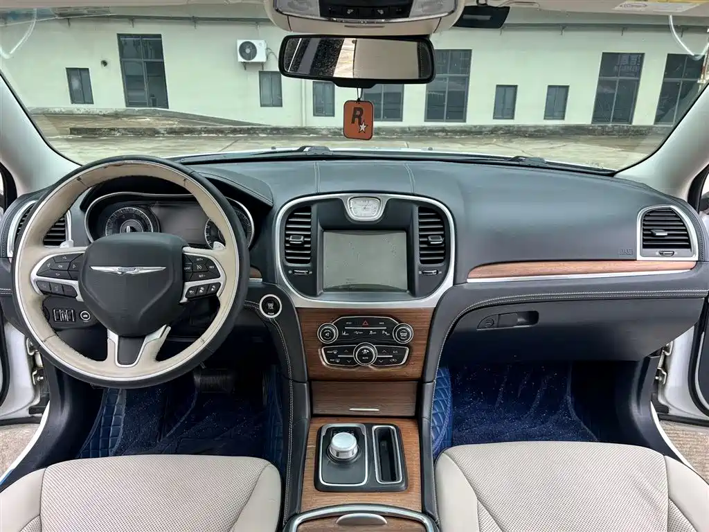 Chrysler 300C (Import) 2016 3.0L Beyond Edition фото 17