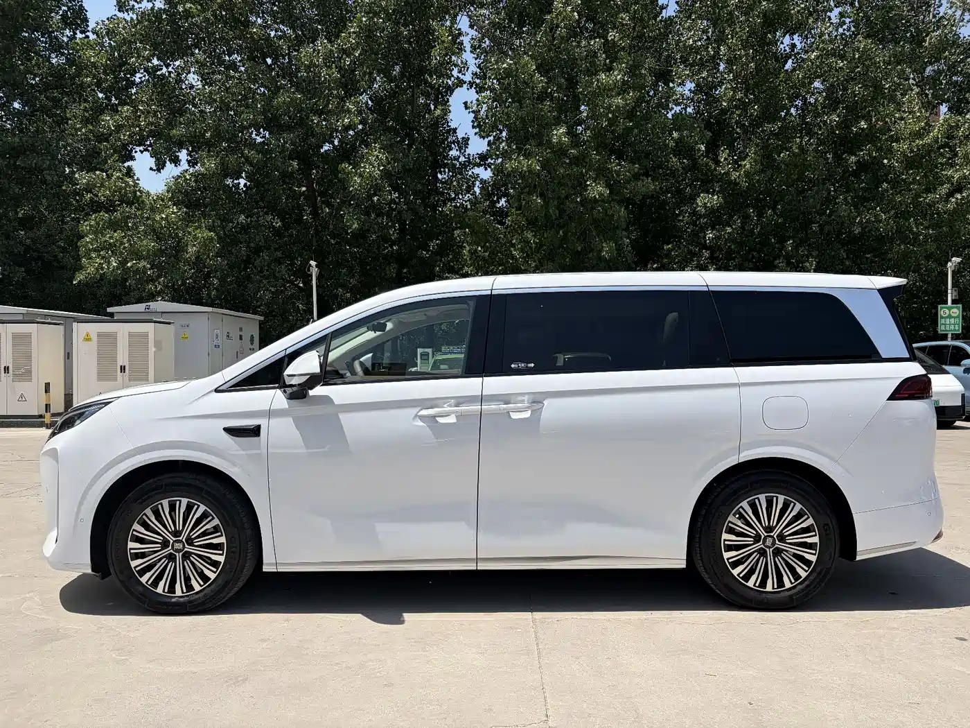 BYD Xia 2025 DM-i 1.5T 100km Leading Edition фото 7