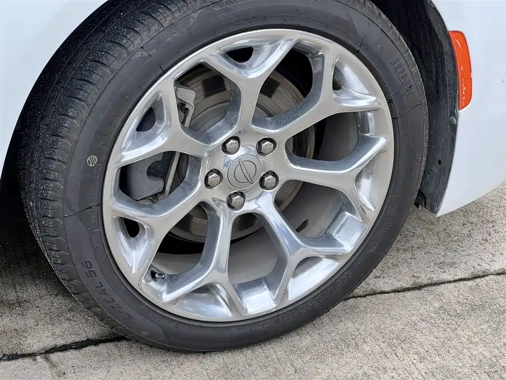 Chrysler 300C (Import) 2016 3.0L Beyond Edition фото 9