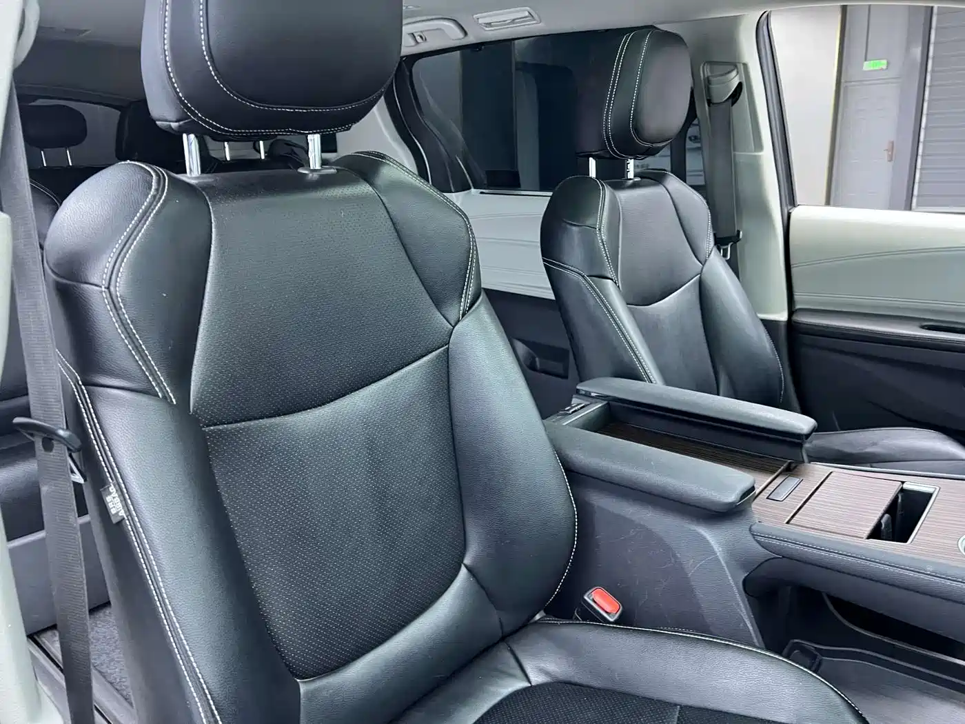 Toyota Sienna 2023 2.5L Hybrid Comfort Edition фото 5
