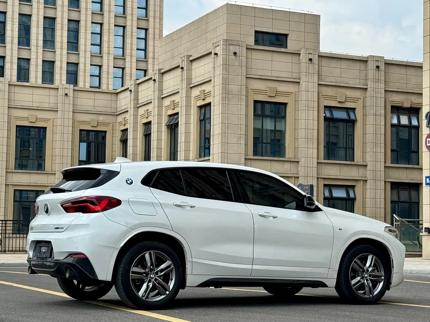 BMW X2 2023 sDrive25i M Sport Shadow Edition фото 7