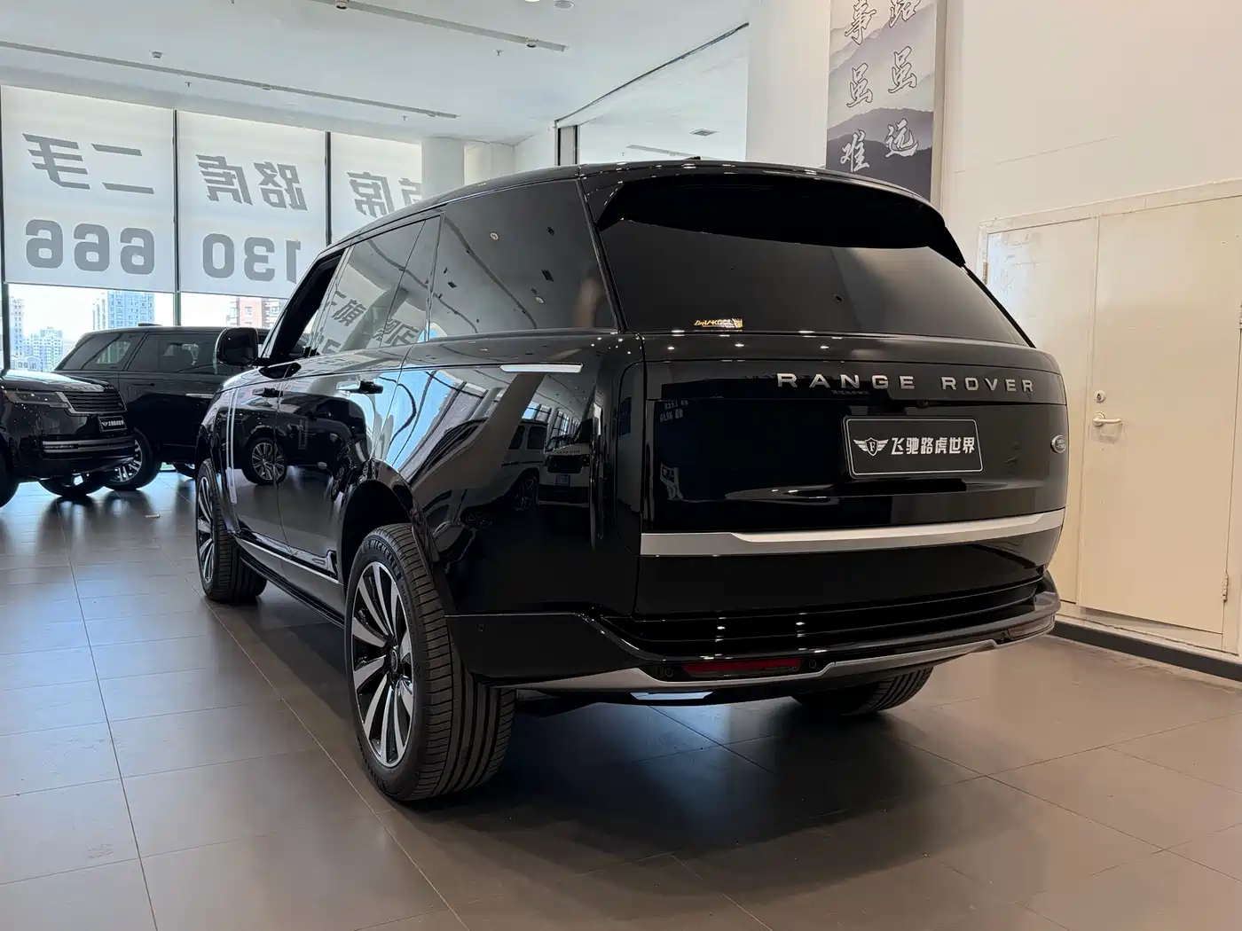Land Rover Range Rover 2025 3.0 L6 400PS Flourishing Era Extended Wheelbase фото 20