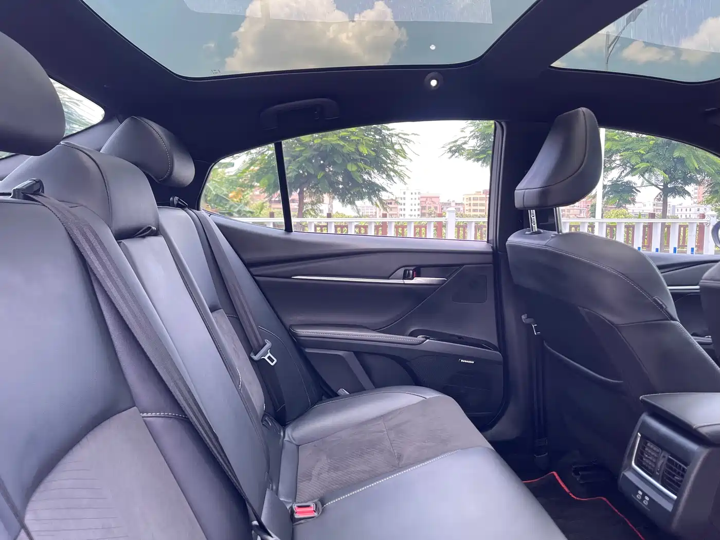 Toyota Camry 2025 Hybrid 2.0HXS Glory Edition фото 14