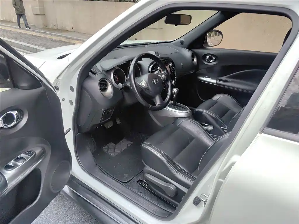 INFINITI ESQ