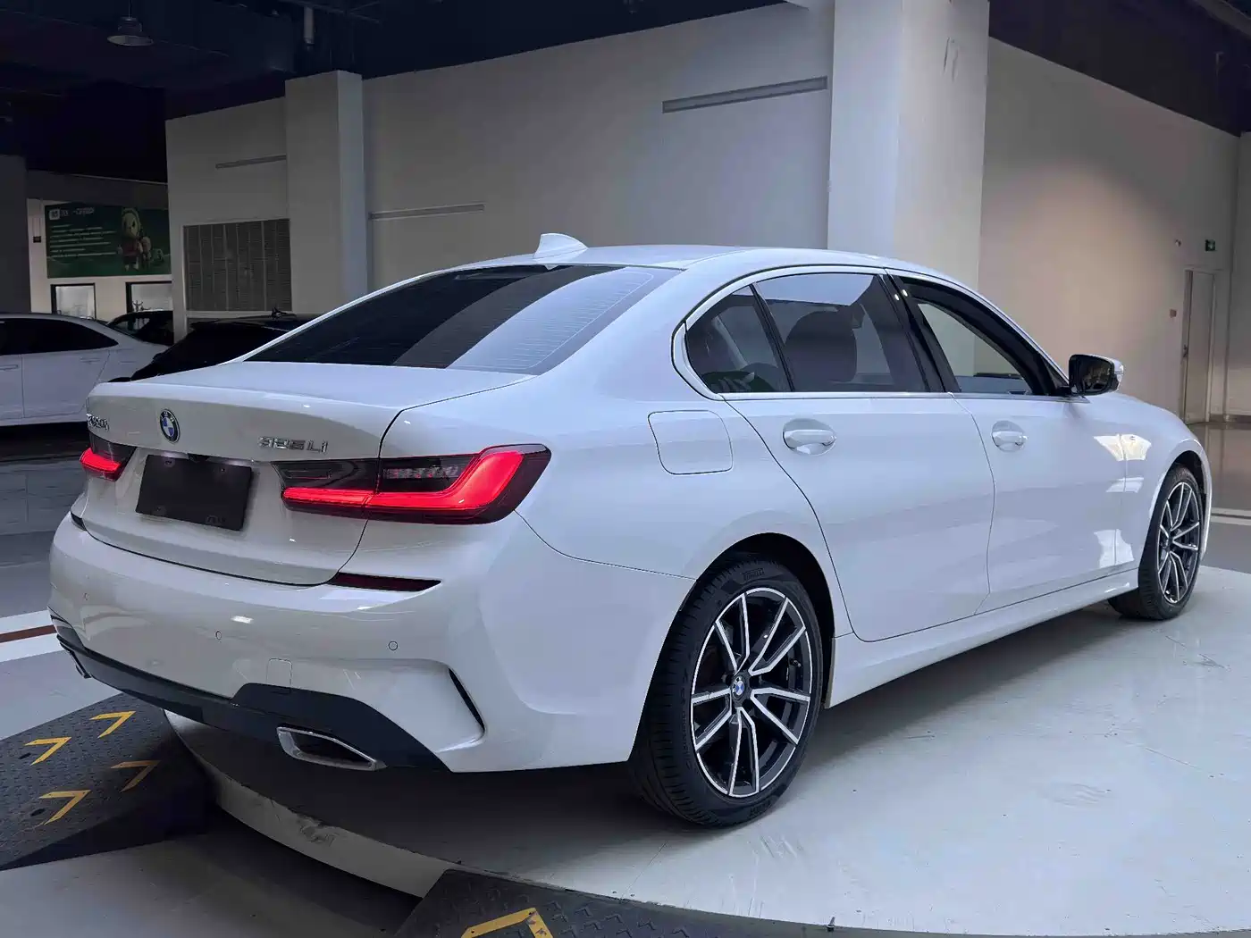 BMW 3 Series 2022 320Li M Sport Package фото 3