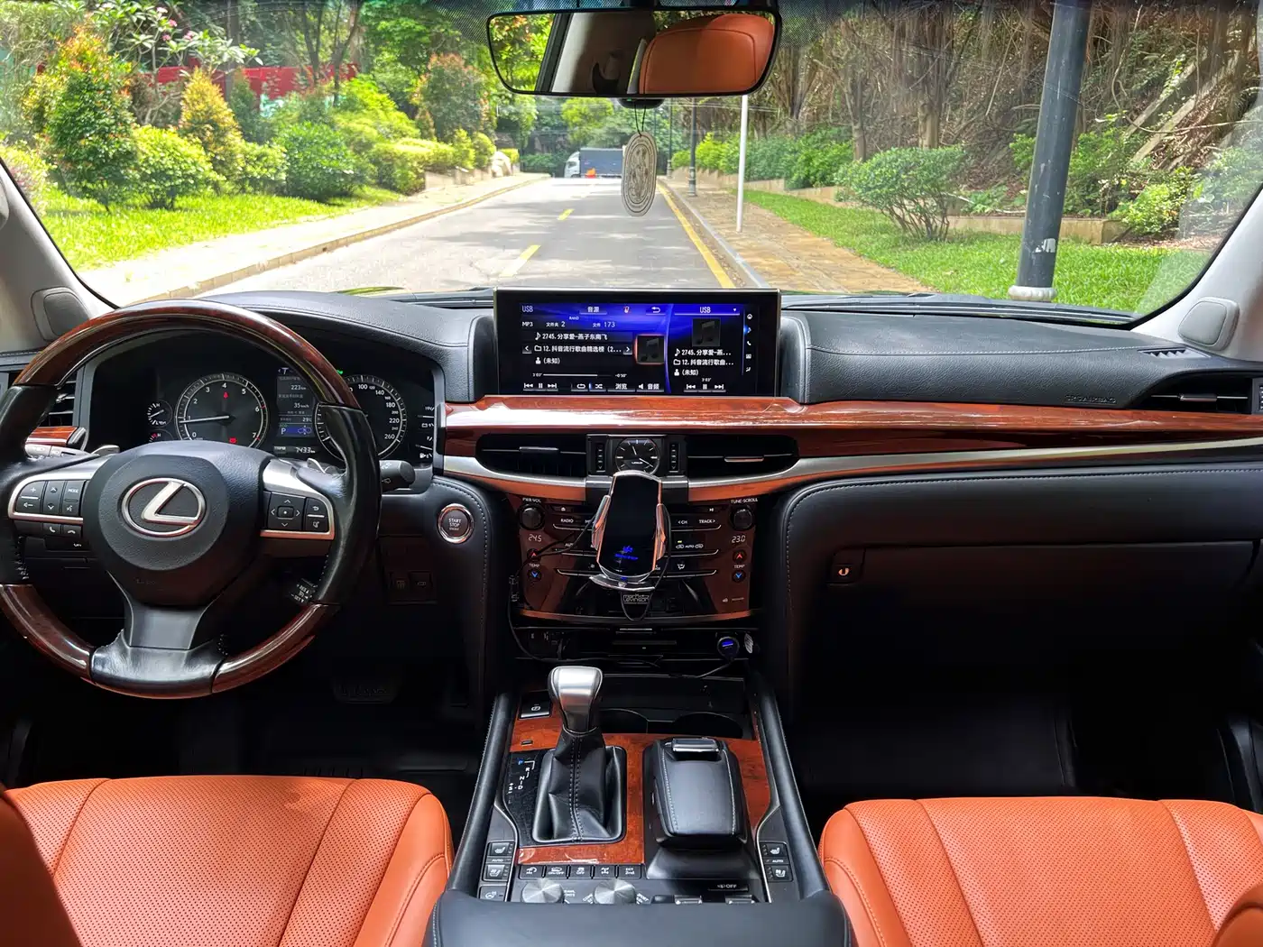 Lexus LX 2017 570 Dynamic Luxury фото 5