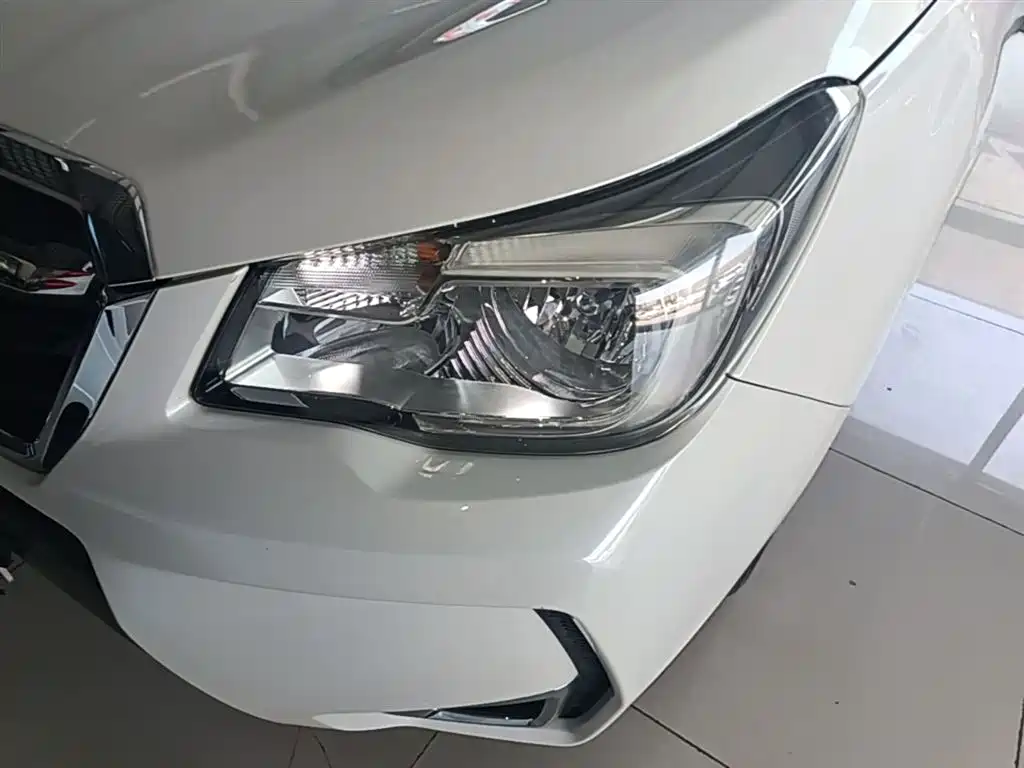 Subaru Forester 2016 2.0i Fashion Navigation Edition фото 24