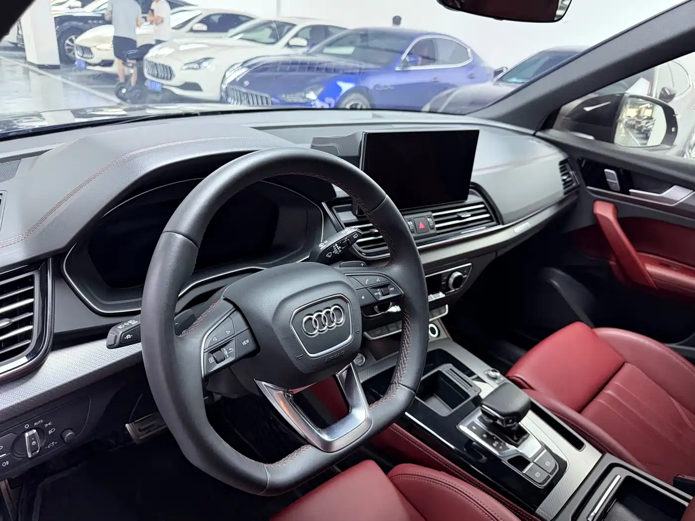 Audi Q5L 2024 Model 40 TFSI Luxury Dynamic фото 6