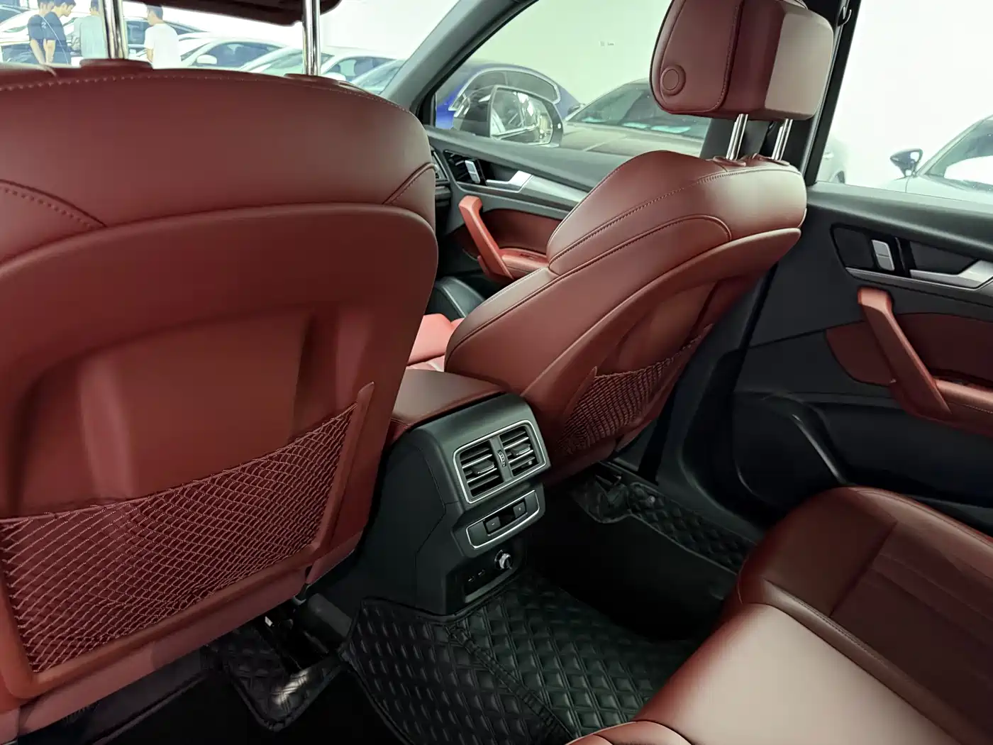Audi Q5L 2024 Model 40 TFSI Luxury Dynamic фото 10