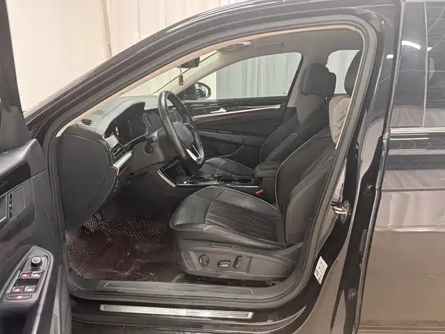 Volkswagen Passat 2022 330TSI Starlight Luxury Edition фото 6