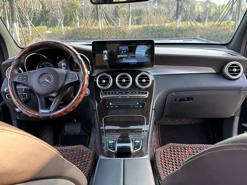 Mercedes-Benz GLC 2018 Facelift GLC 260 4MATIC Dynamic фото 23