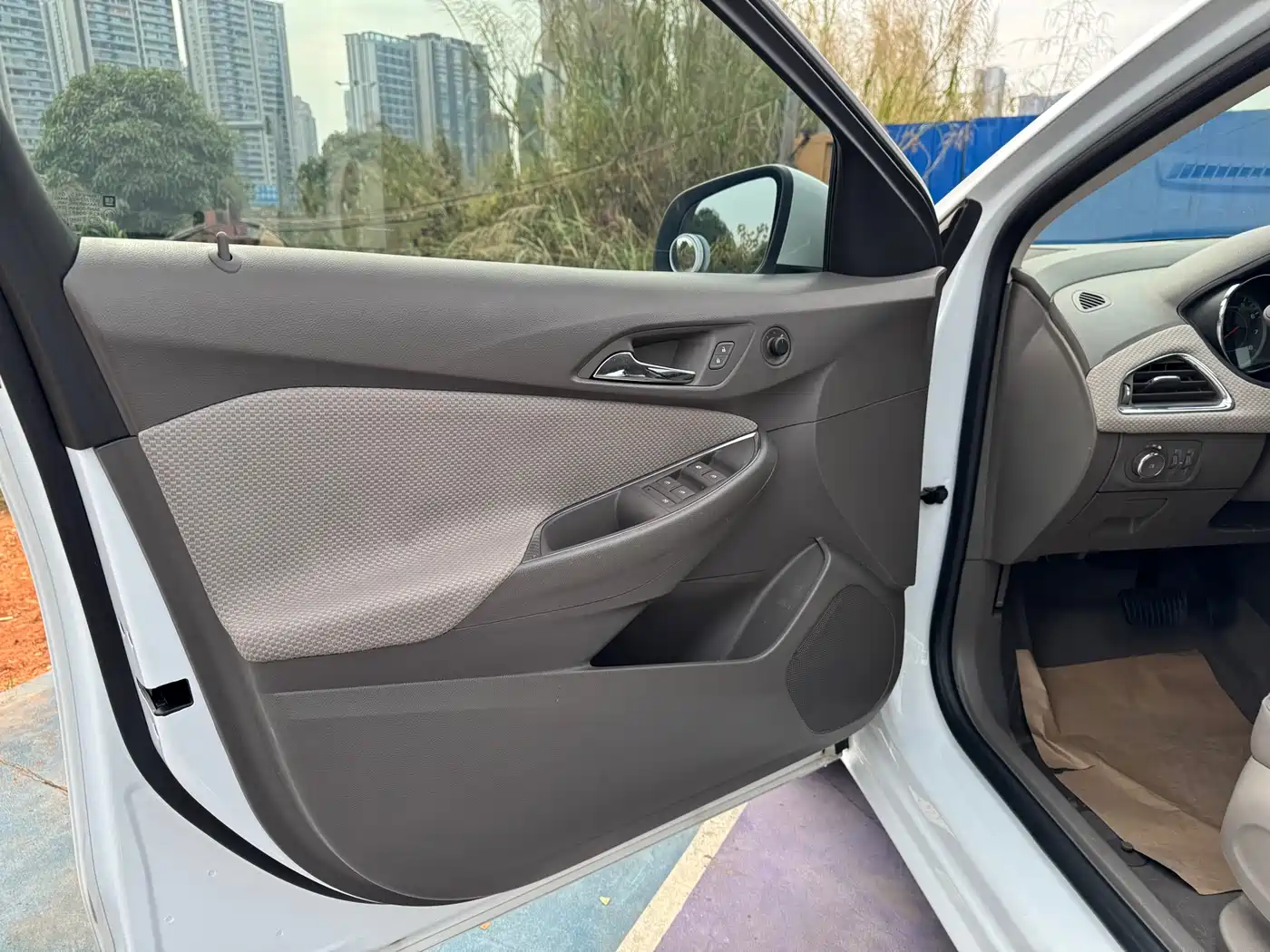 Chevrolet Cruze 2015 1.5L Automatic Fashion Navigation Edition фото 12