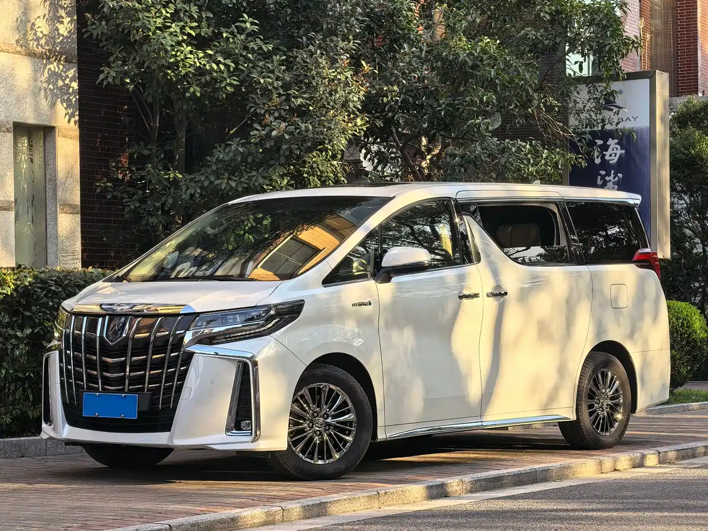 Toyota Alphard 2021 Hybrid 2.5L Premium фото 30