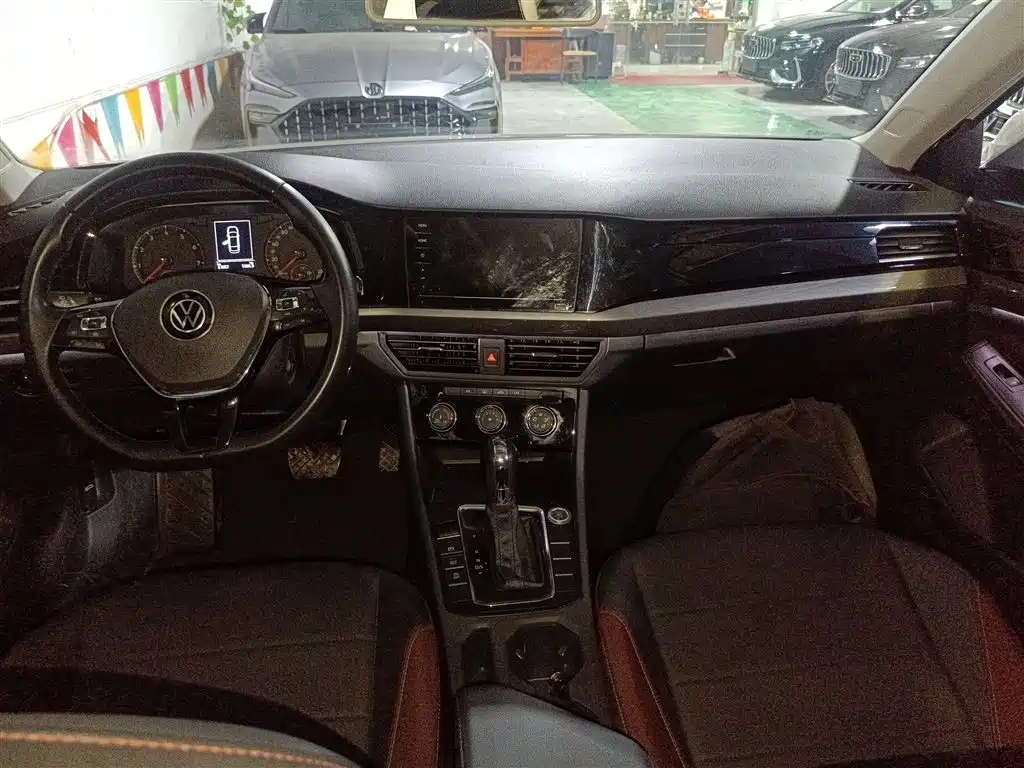 VOLKSWAGEN BORA