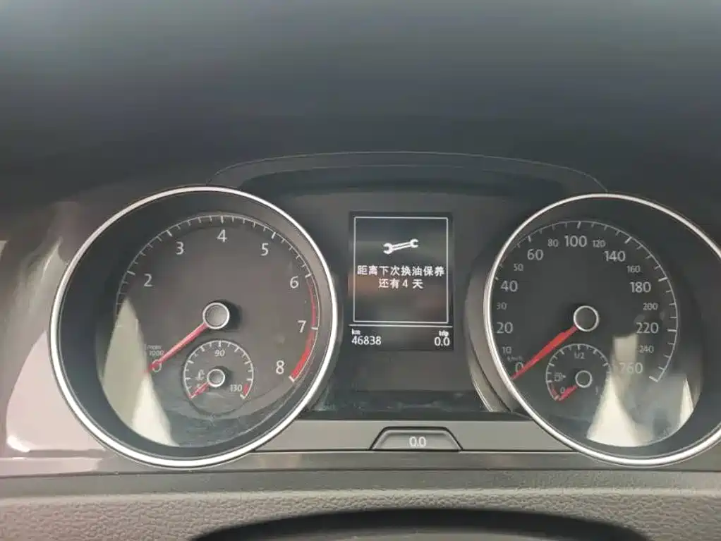 Фото 9 - Volkswagen Golf
