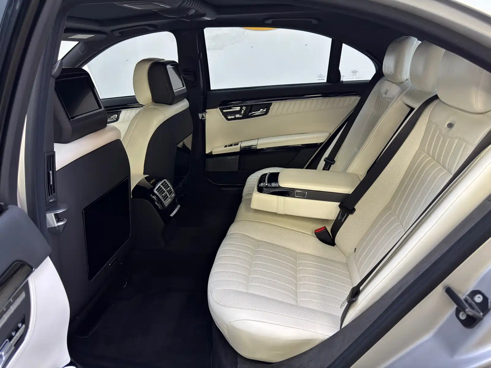 Фото 16 - Mercedes-Benz S-Class
