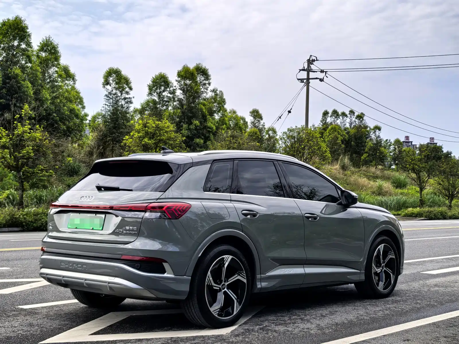 Photo 6 - Audi Q4 e-tron