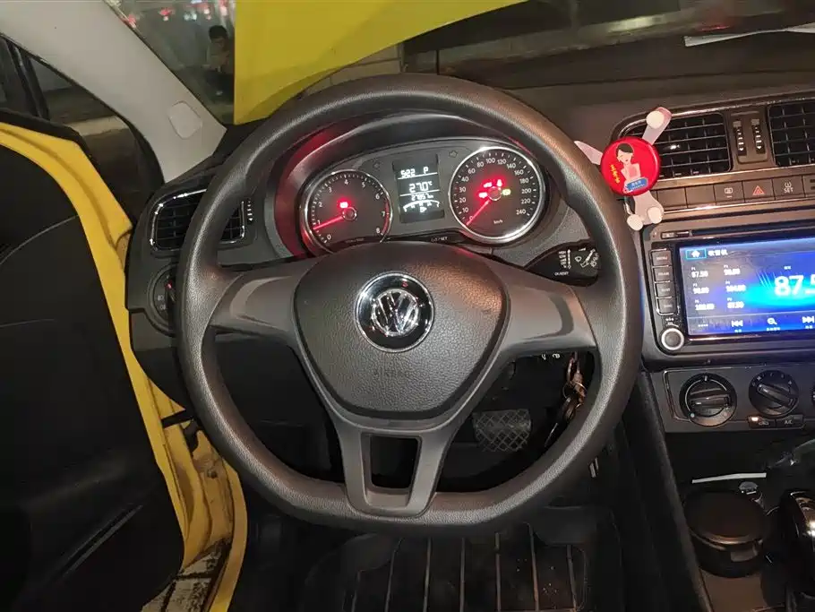 Volkswagen Polo 2014 1.6L Automatic Comfort Edition фото 15