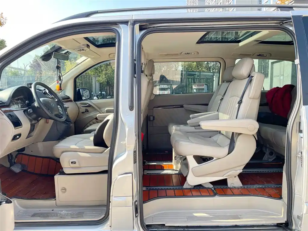 Mercedes-Benz Viano 2011 2.5L Prestige Edition фото 4