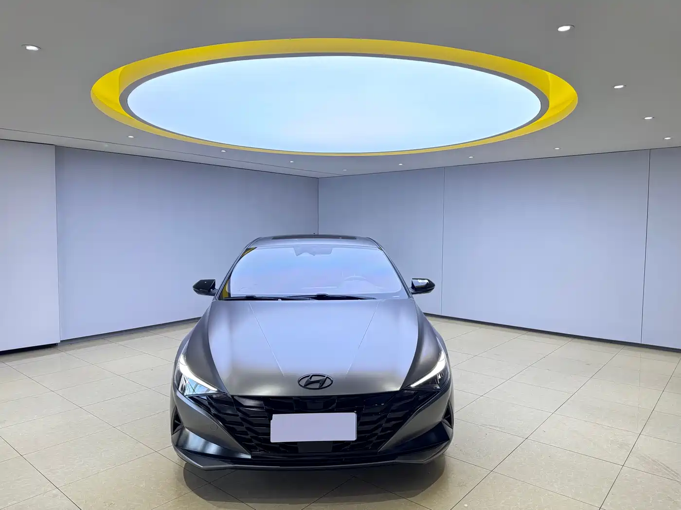Hyundai Elantra 2022 1.5L CVT LUX Premium Edition фото 2