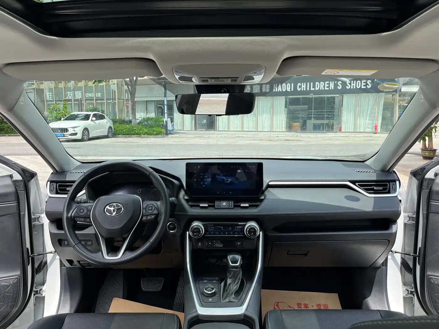 Toyota Wildlander 2023 Hybrid 2.5L E-CVT AWD Premium Edition фото 18