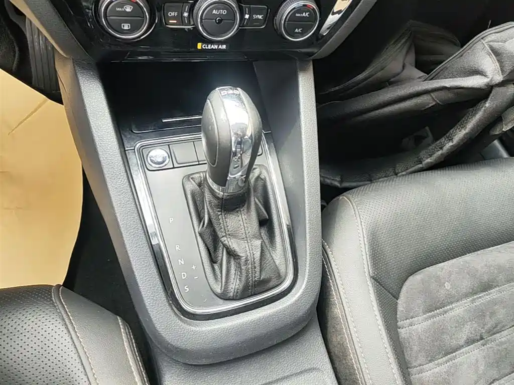 Volkswagen Sagitar 2017 230TSI Automatic Luxury фото 14