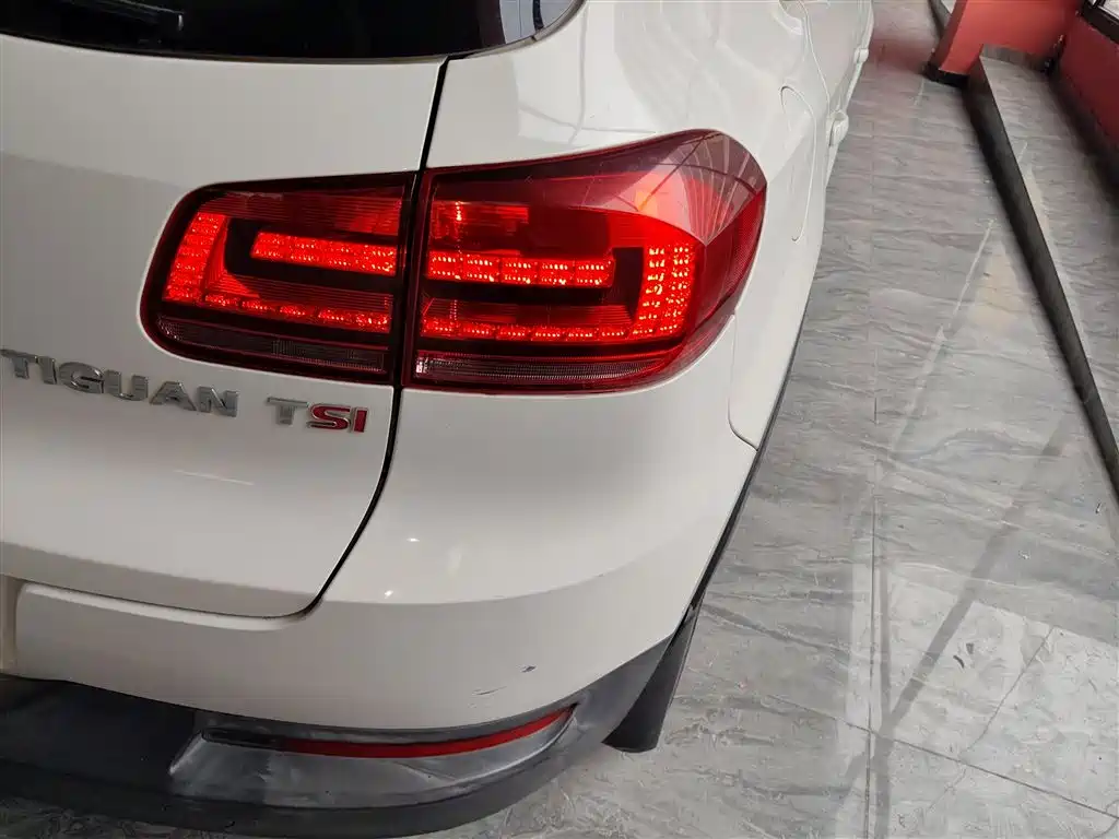 Volkswagen Tiguan 2015 1.8TSI Automatic 2WD Trendline фото 8