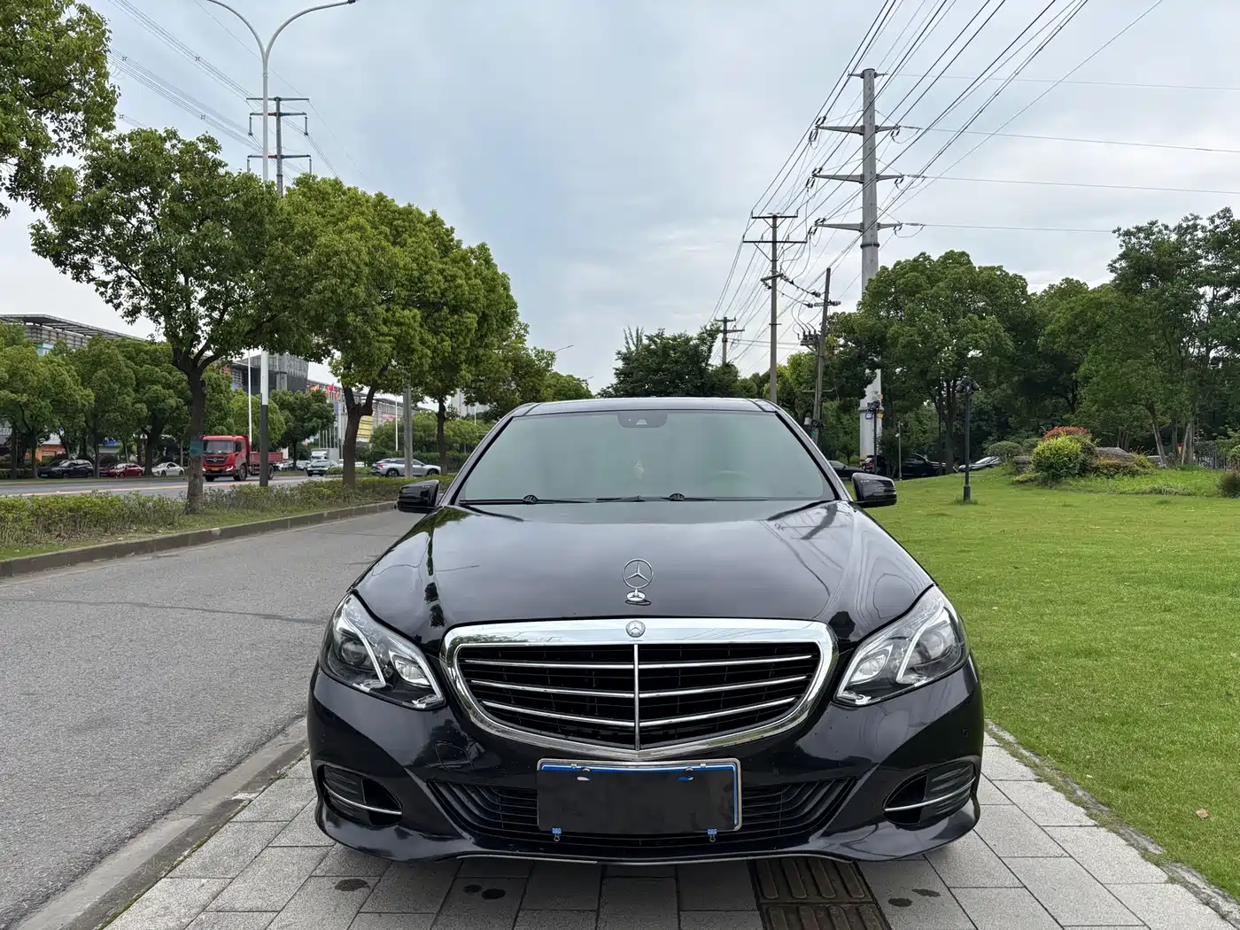 Mercedes-Benz E-Class 2012 E 260 L CGI Fashion Model фото 2