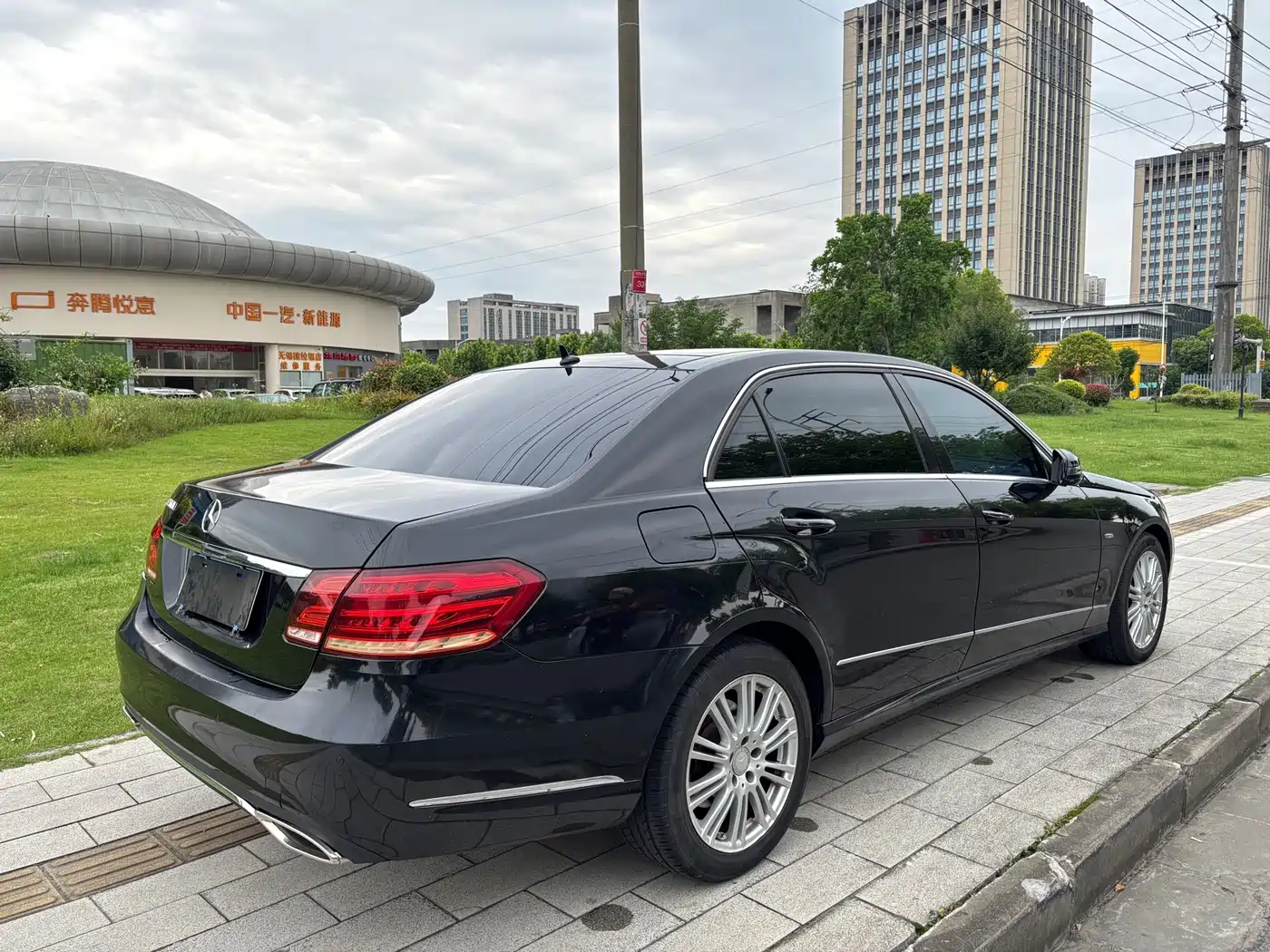 Mercedes-Benz E-Class 2012 E 260 L CGI Fashion Model фото 10