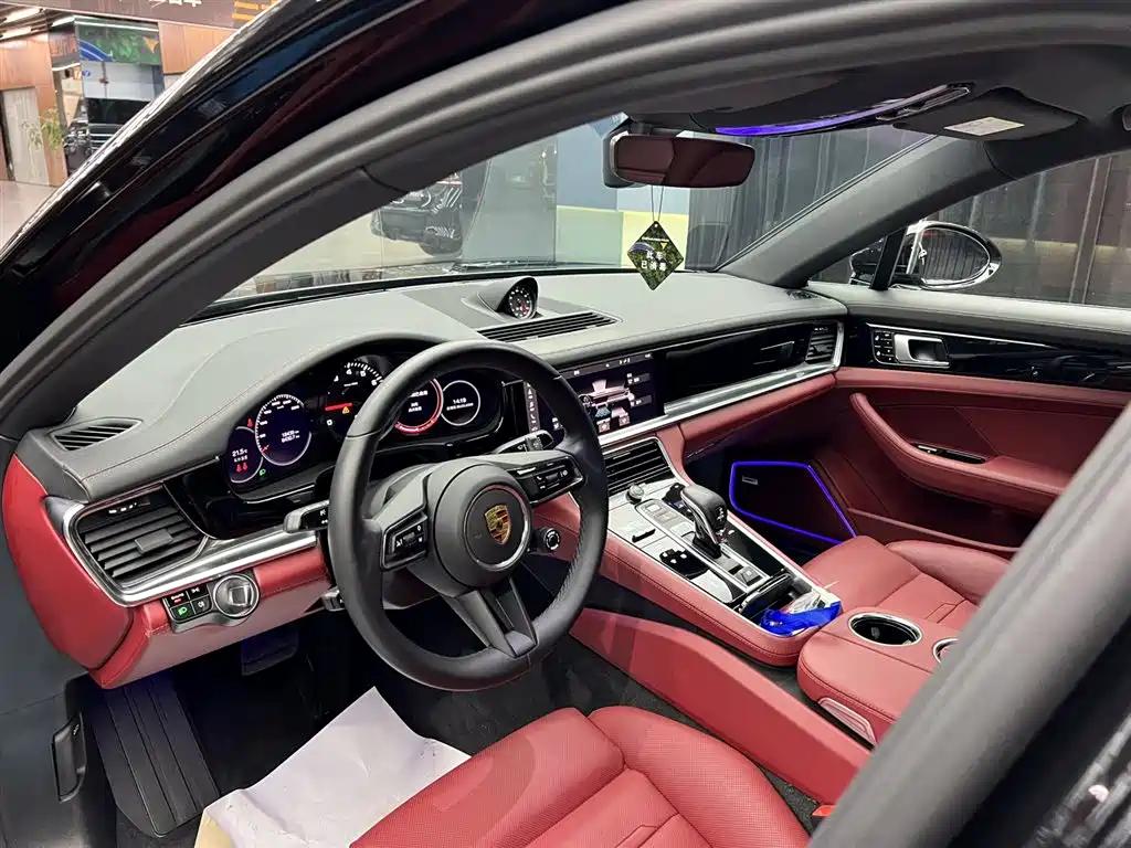 PORSCHE PANAMERA
