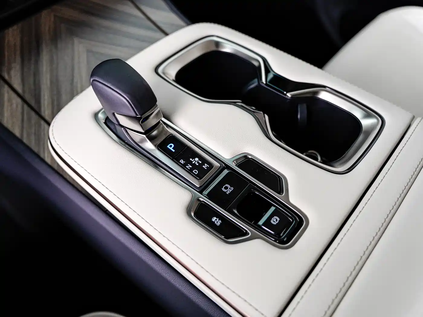 Lexus LM 2025 Model 500h Six-Seater Prestige Edition фото 13