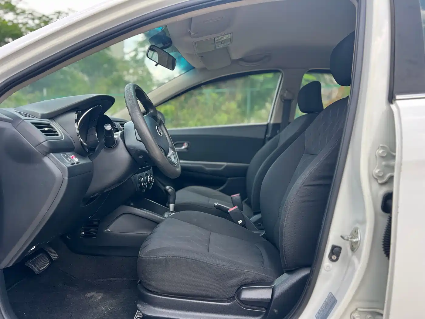 Kia K2 2013 2011 Sedan 1.4L AT GLS