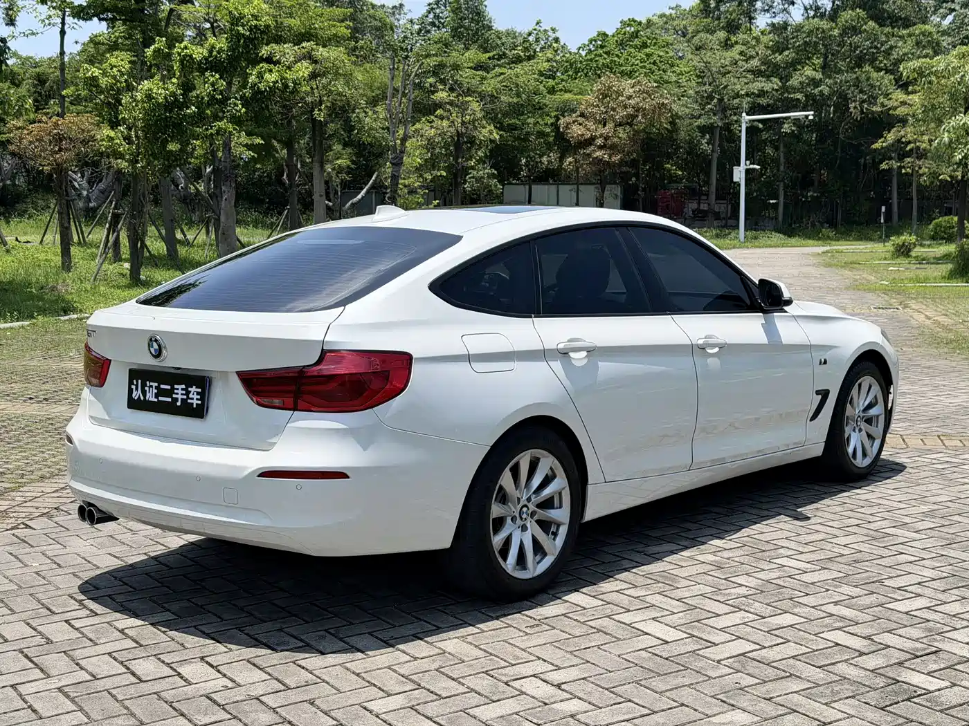 BMW 3 Series GT 2018 320i Fashion фото 14