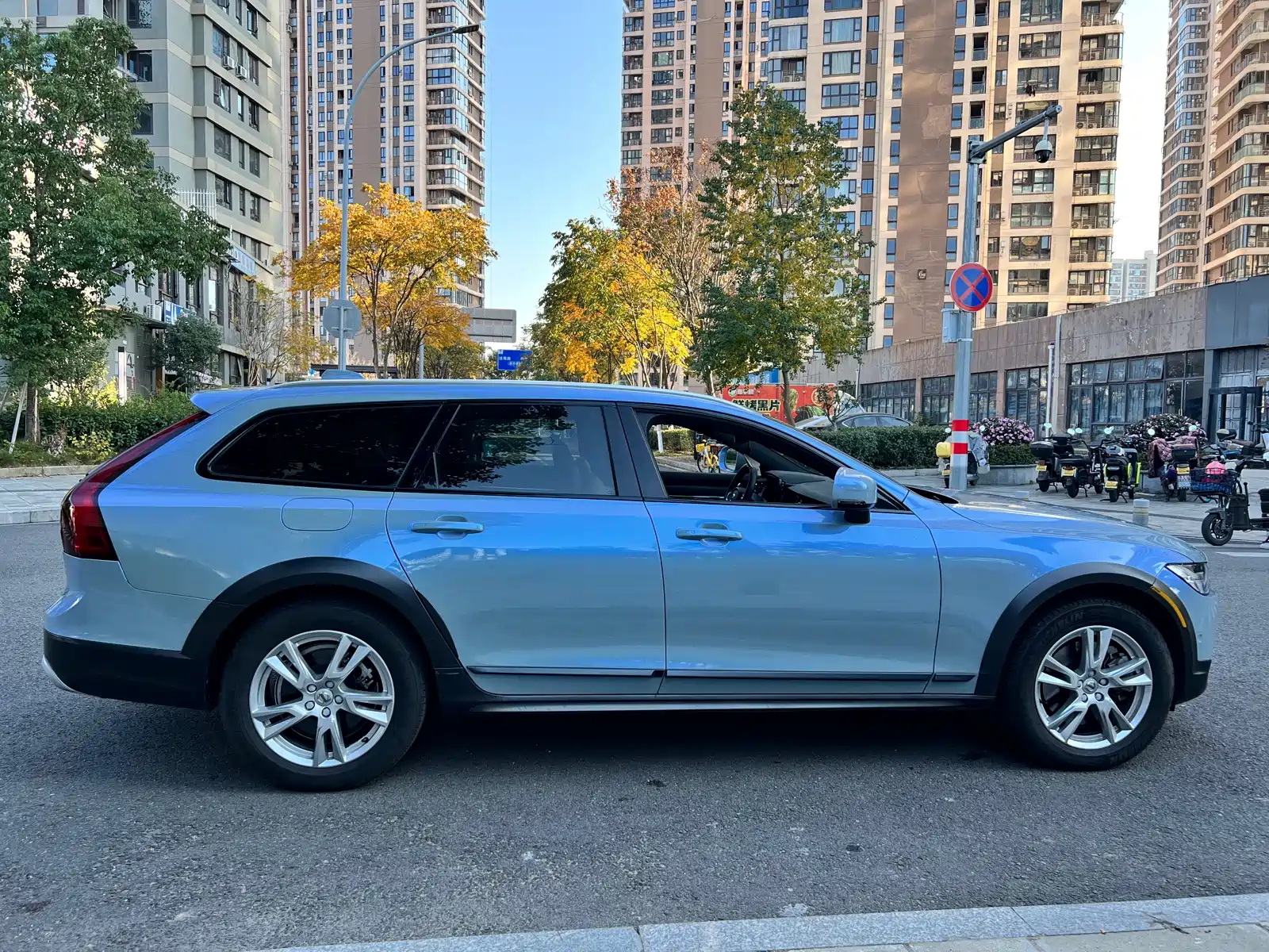 Photo 4 - Volvo V90