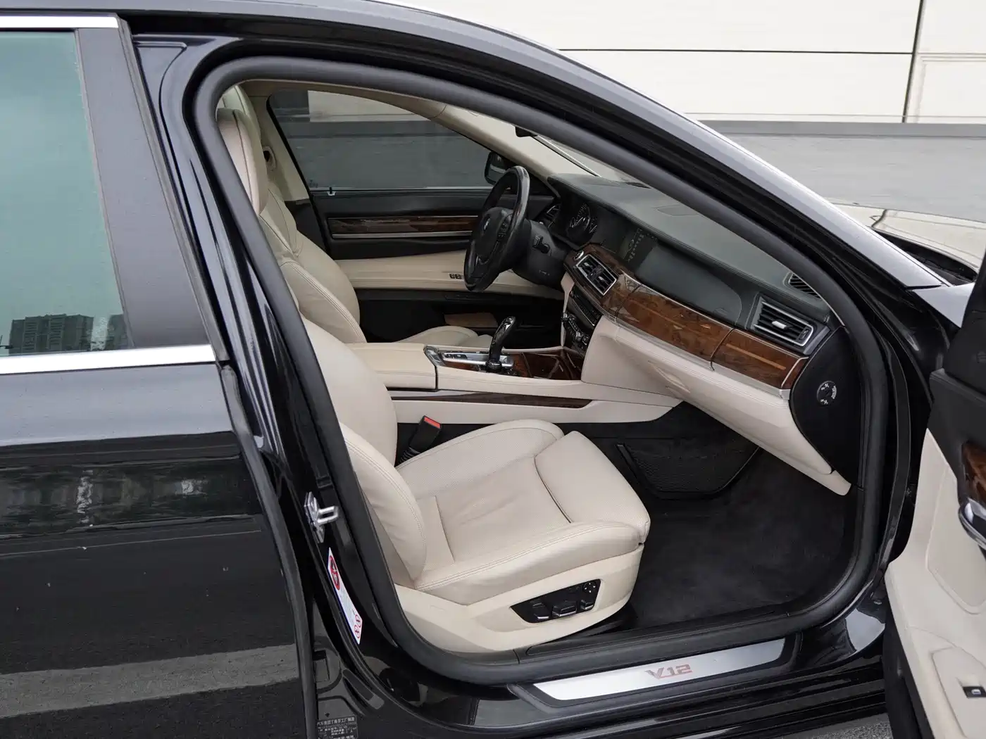 BMW 7 Series 2010 760Li фото 14