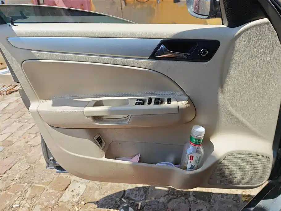 Volkswagen Bora 2011 1.6L Automatic Fashion фото 7