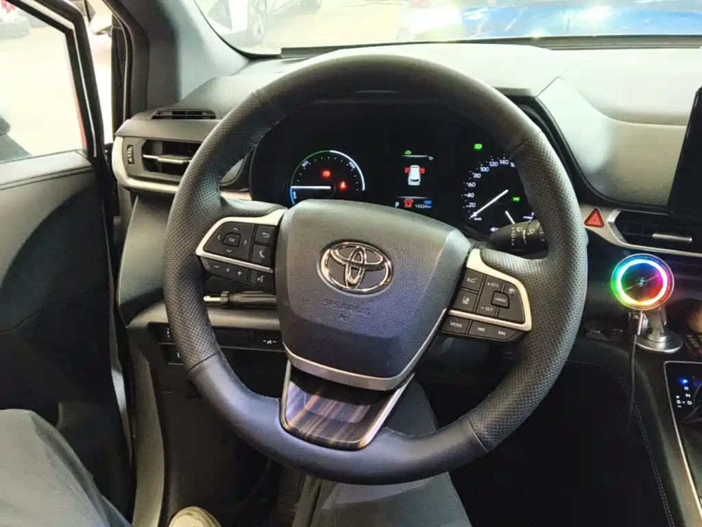 Фото 11 - Toyota Granvia
