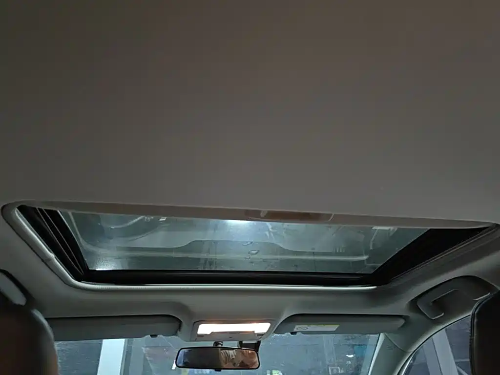 Toyota Corolla Twin Engine E+ 2019 1.8L E-CVT Leading Edition фото 18