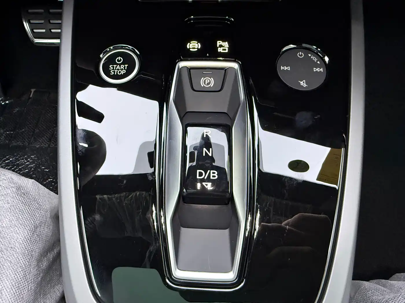 Audi Q5 e-tron 2023 40 e-tron Shining Edition Mecha Package фото 11