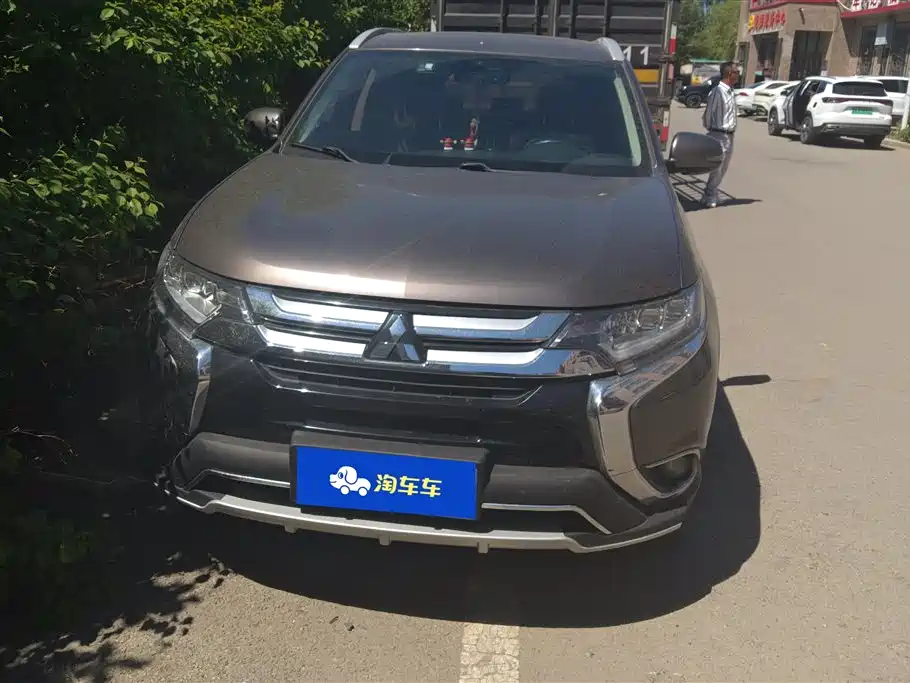 Mitsubishi Outlander 2018 2.4L 4WD Elite Edition 5-seater фото 2