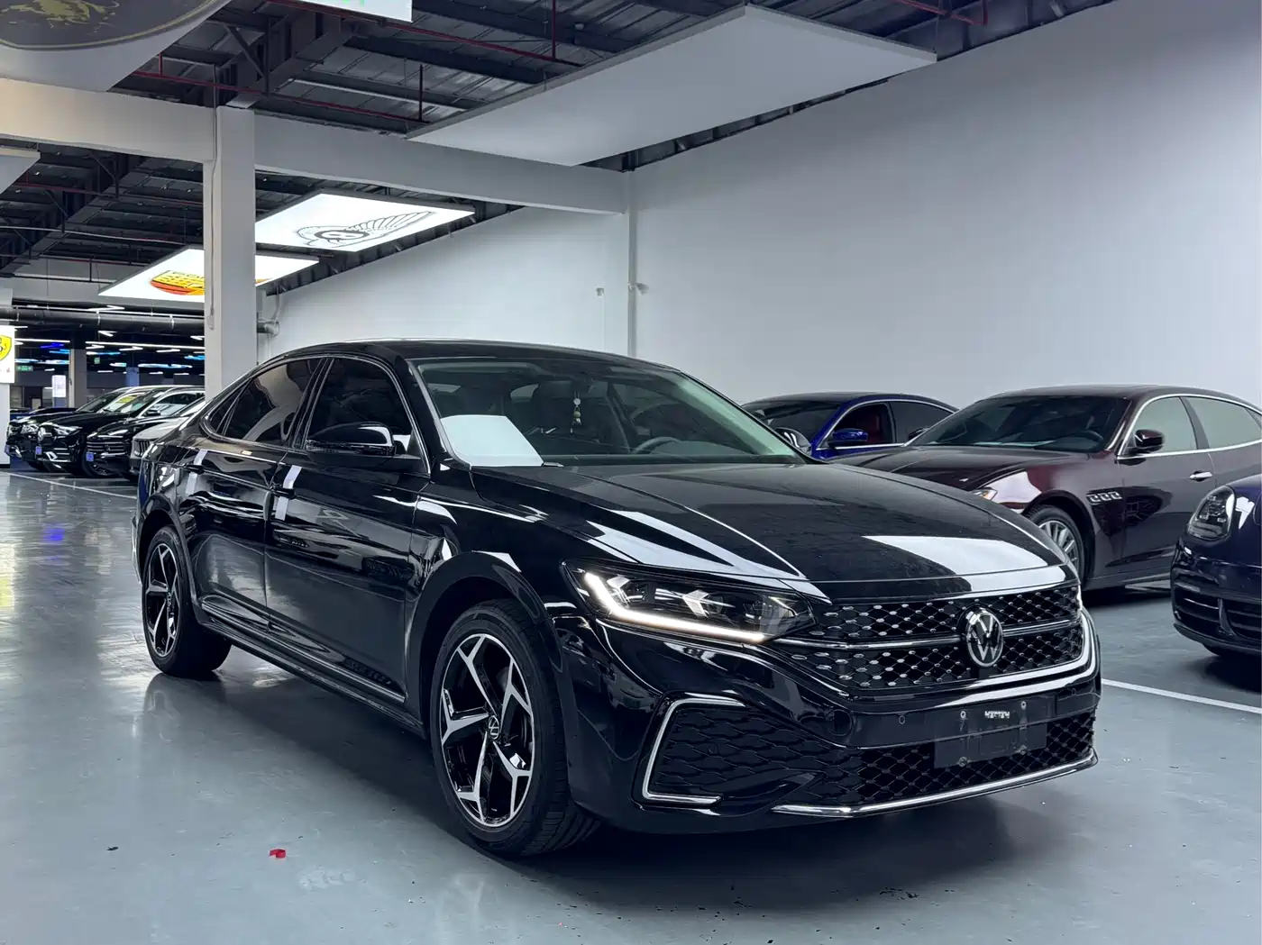 Volkswagen Passat 2024 380TSI Starlight Dragon Soaring Edition фото 3