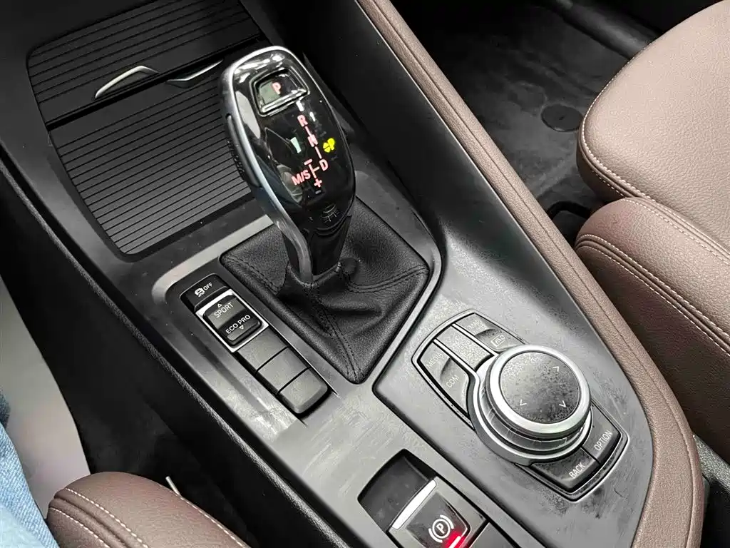 BMW X1 2022 sDrive20Li Fashion фото 6