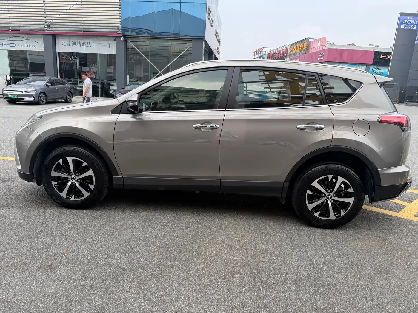 Toyota RAV4 Rongfang 2018 2.0L CVT 2WD Trend X Edition фото 7