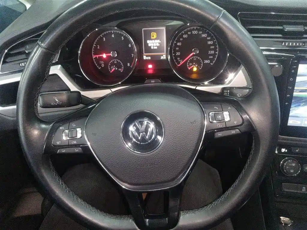 Volkswagen Touran 2016 Touran L 330TSI DSG Luxury фото 11