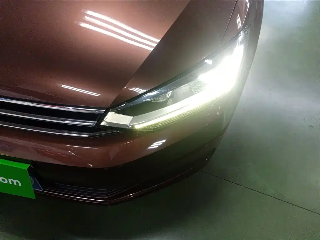 Volkswagen Touran 2016 Touran L 330TSI DSG Luxury фото 24