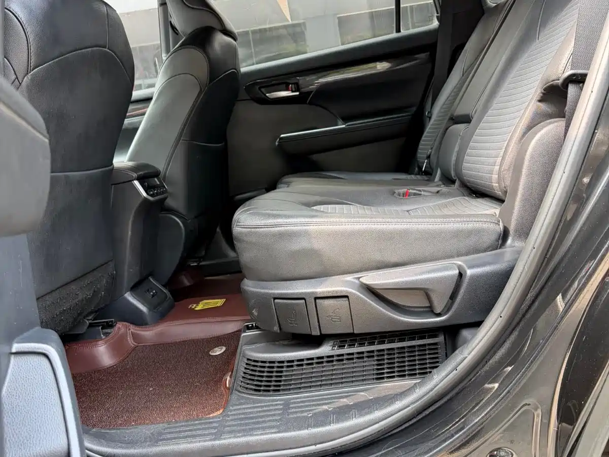 Toyota Crown Kluger 2022 2.5L HEV 4WD Luxury Edition фото 7