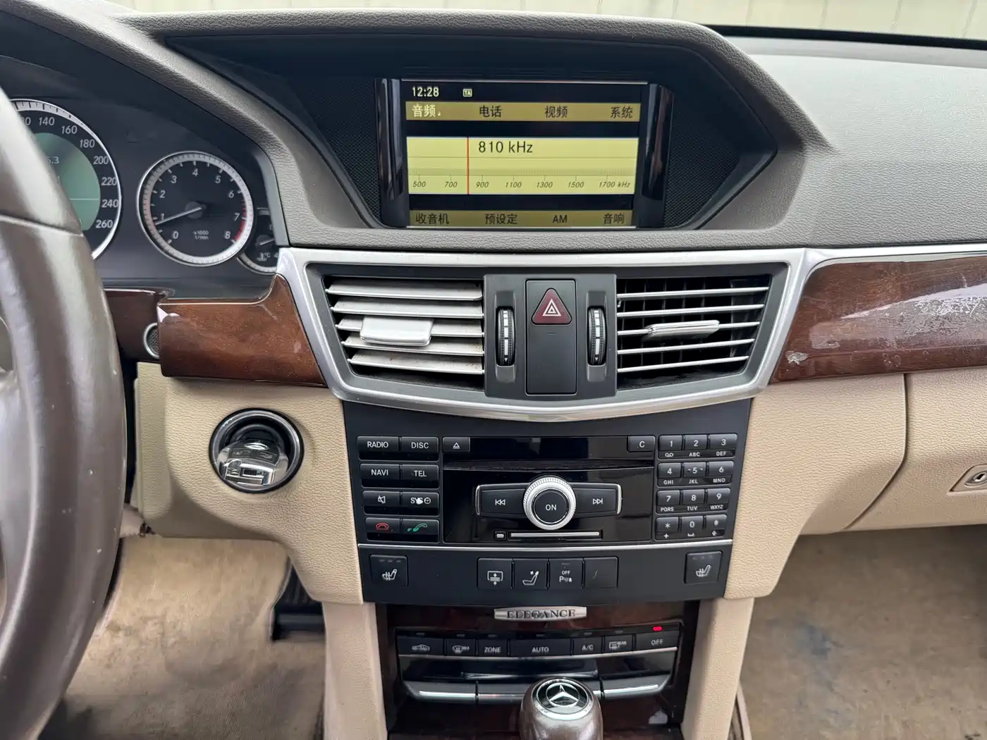 Mercedes-Benz E-Class 2011 E 200 L CGI Elegance фото 13